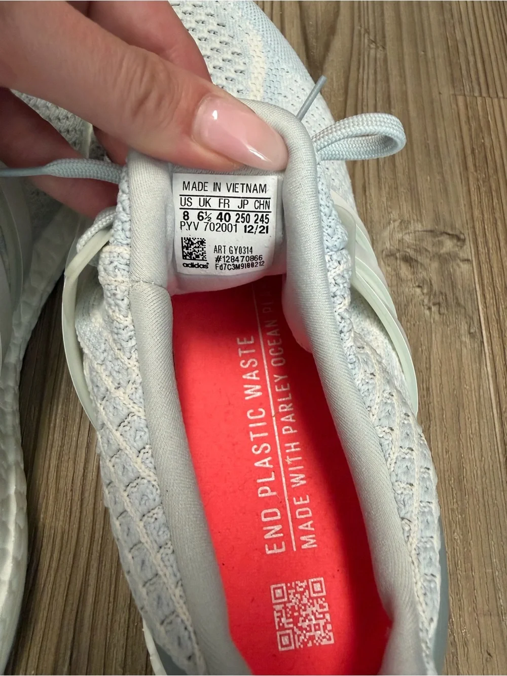 NWOT Adidas sneakers